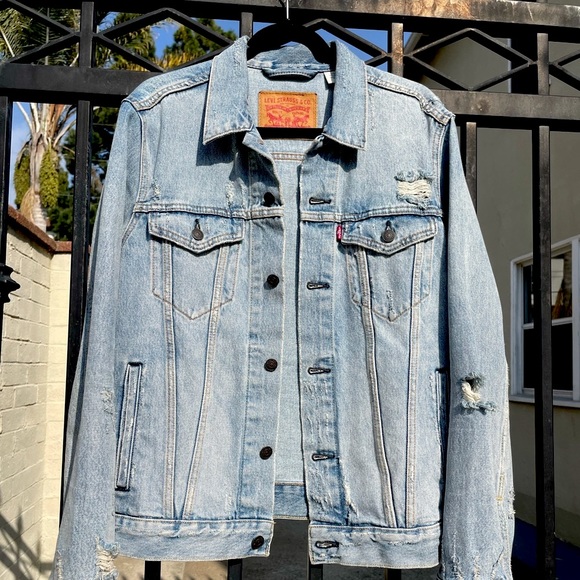 Levi’s Custom Y2K Aaliyah Distressed Denim Jacket in Light Blue Medium - Picture 4 of 7